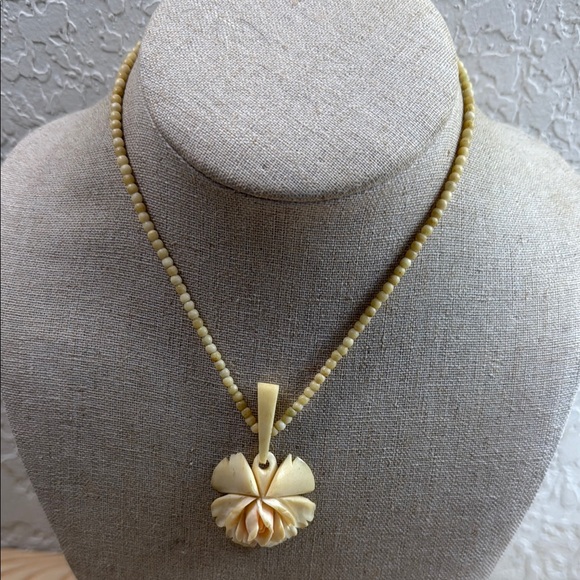 Jewelry - Elegant Cream Necklace with Floral Pendant ivory vintage
